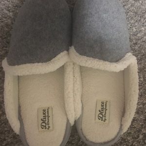 Cushioned, warm slip on dearfoam slipper